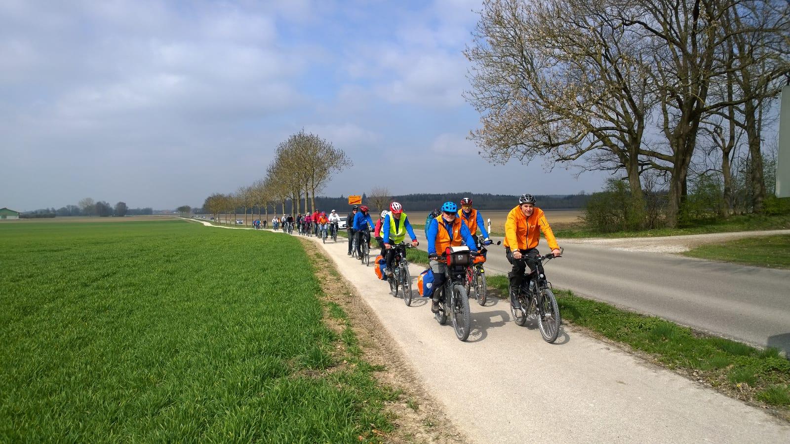 Mitradeln! Vom ADFC München – Sternfahrt am (freiwilligen) autofreien Sonntag zum Schloss Kaltenberg